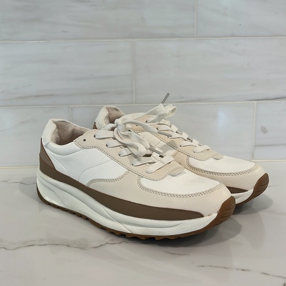 CUSHIONAIRE Women's Score lace up Sneaker +Comfort Foam - Picture 2 of 12